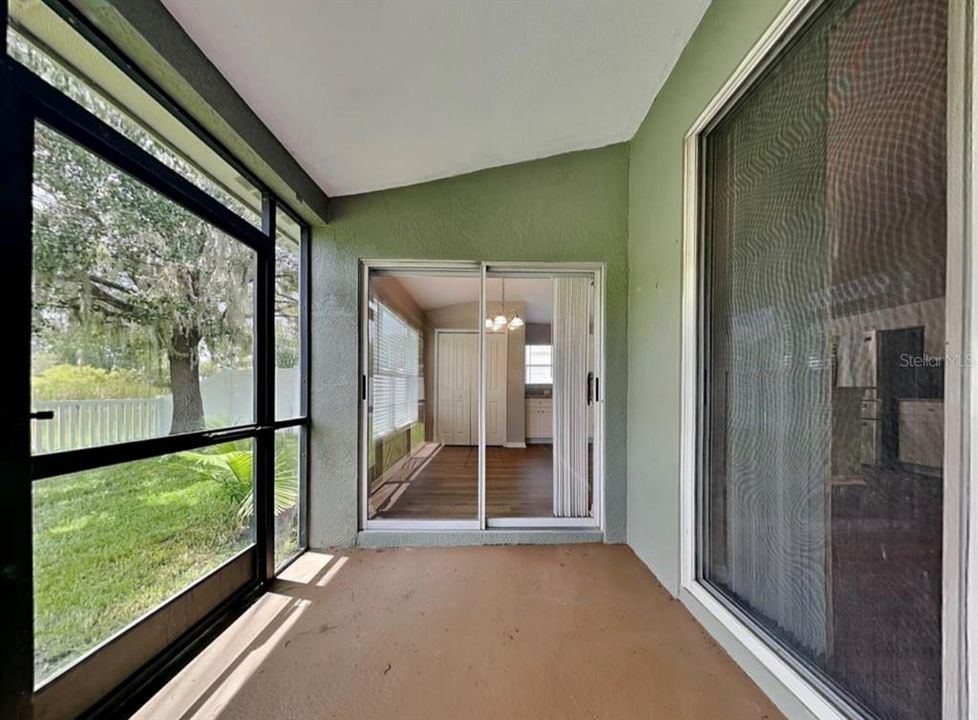 For Rent: $2,100 (4 beds, 2 baths, 2054 Square Feet)