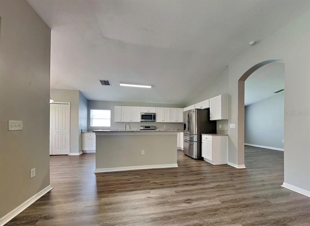 For Rent: $2,100 (4 beds, 2 baths, 2054 Square Feet)