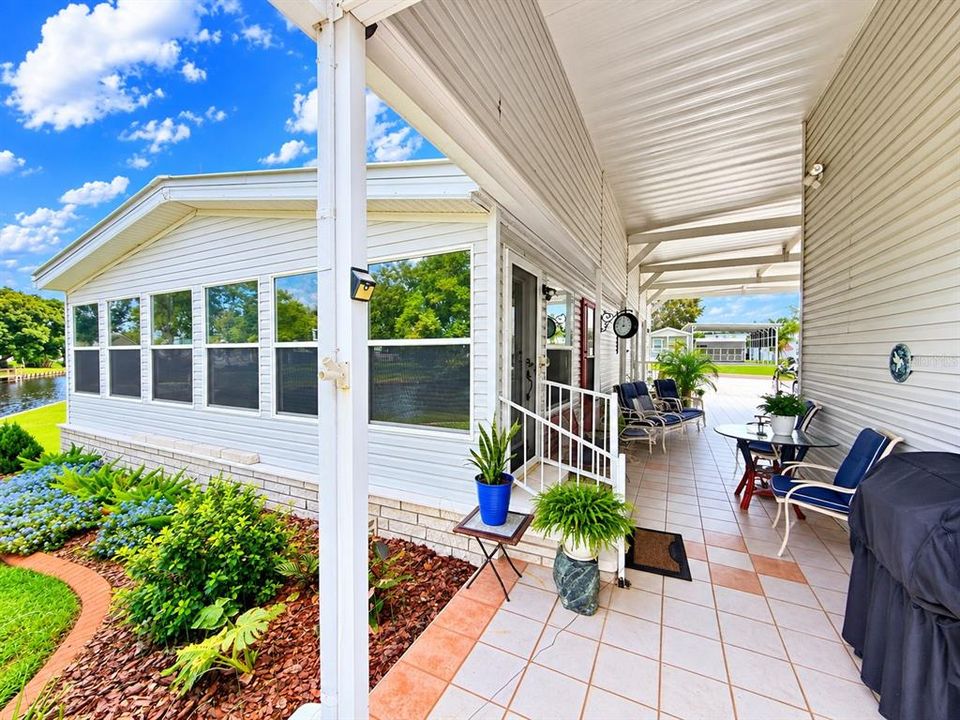 For Sale: $320,000 (2 beds, 2 baths, 1645 Square Feet)