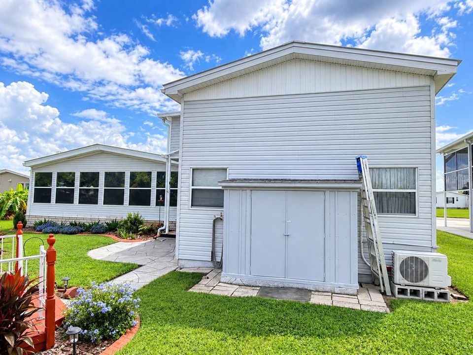 For Sale: $320,000 (2 beds, 2 baths, 1645 Square Feet)