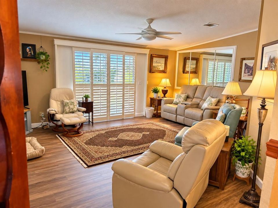 For Sale: $320,000 (2 beds, 2 baths, 1645 Square Feet)
