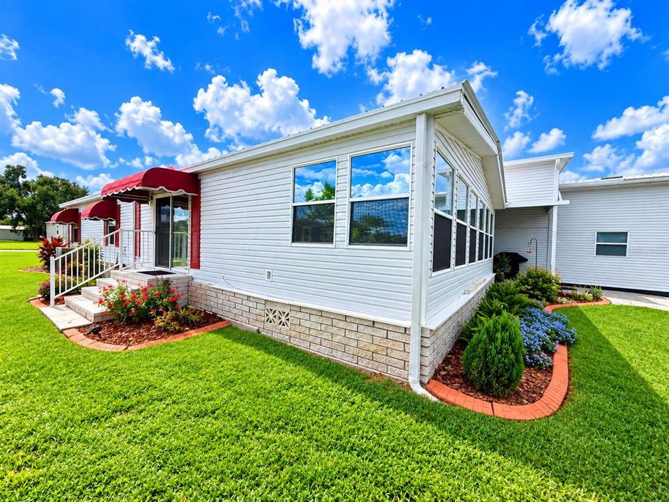 For Sale: $320,000 (2 beds, 2 baths, 1645 Square Feet)