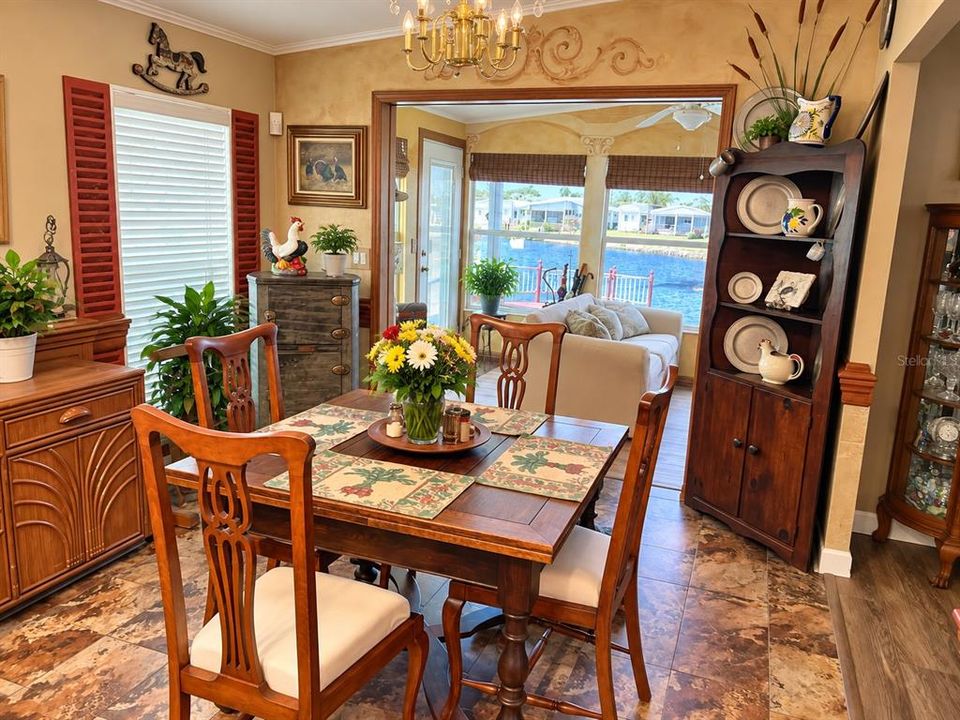 For Sale: $320,000 (2 beds, 2 baths, 1645 Square Feet)