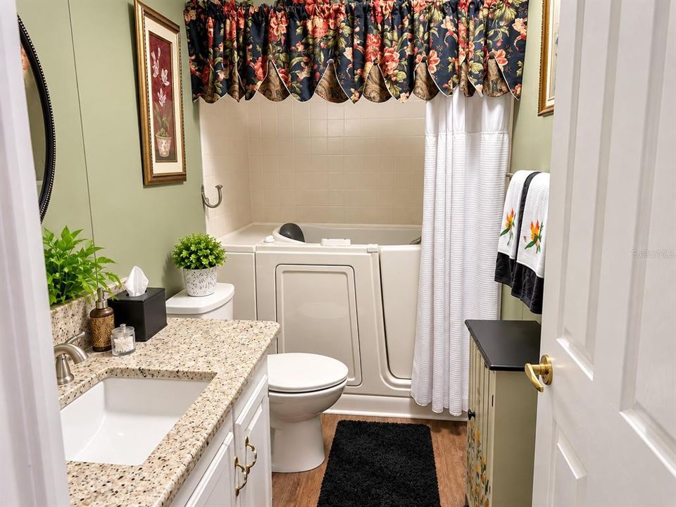 For Sale: $320,000 (2 beds, 2 baths, 1645 Square Feet)