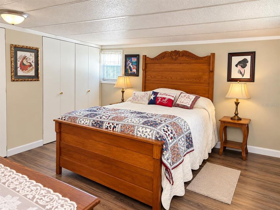 For Sale: $320,000 (2 beds, 2 baths, 1645 Square Feet)
