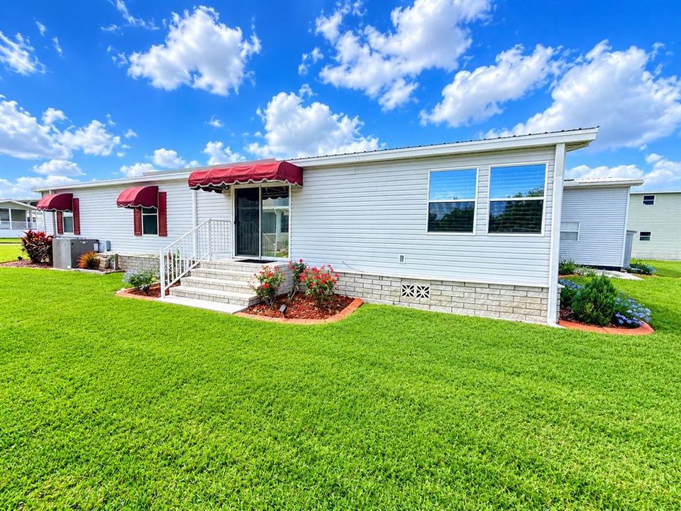 For Sale: $320,000 (2 beds, 2 baths, 1645 Square Feet)
