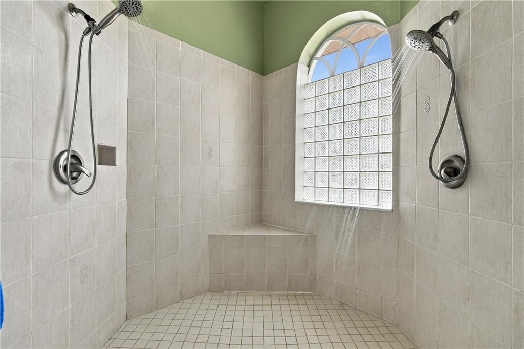 For Sale: $1,350,000 (3 beds, 2 baths, 3364 Square Feet)