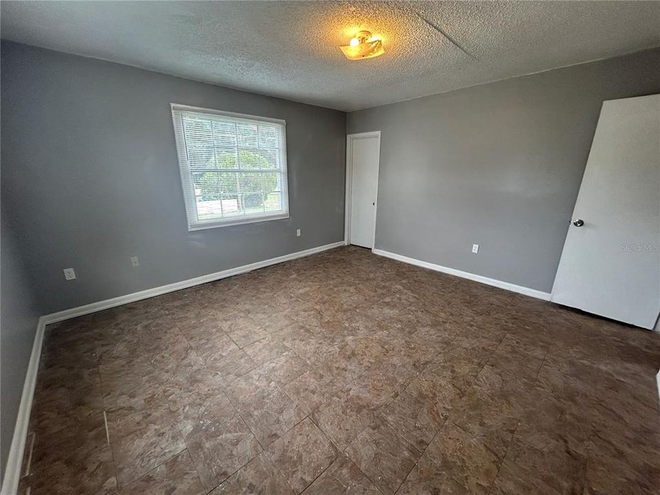 For Sale: $109,900 (3 beds, 2 baths, 1338 Square Feet)