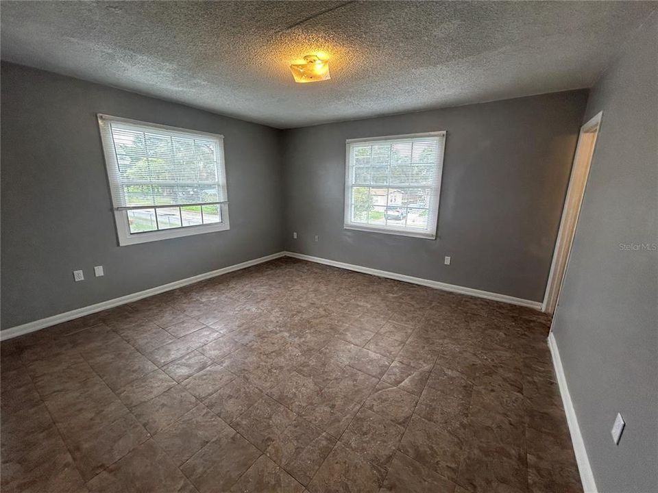 For Sale: $109,900 (3 beds, 2 baths, 1338 Square Feet)
