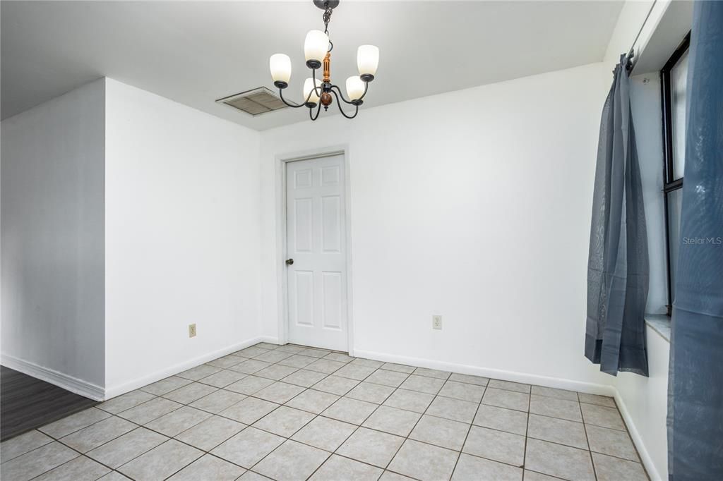 For Sale: $206,000 (3 beds, 1 baths, 1040 Square Feet)