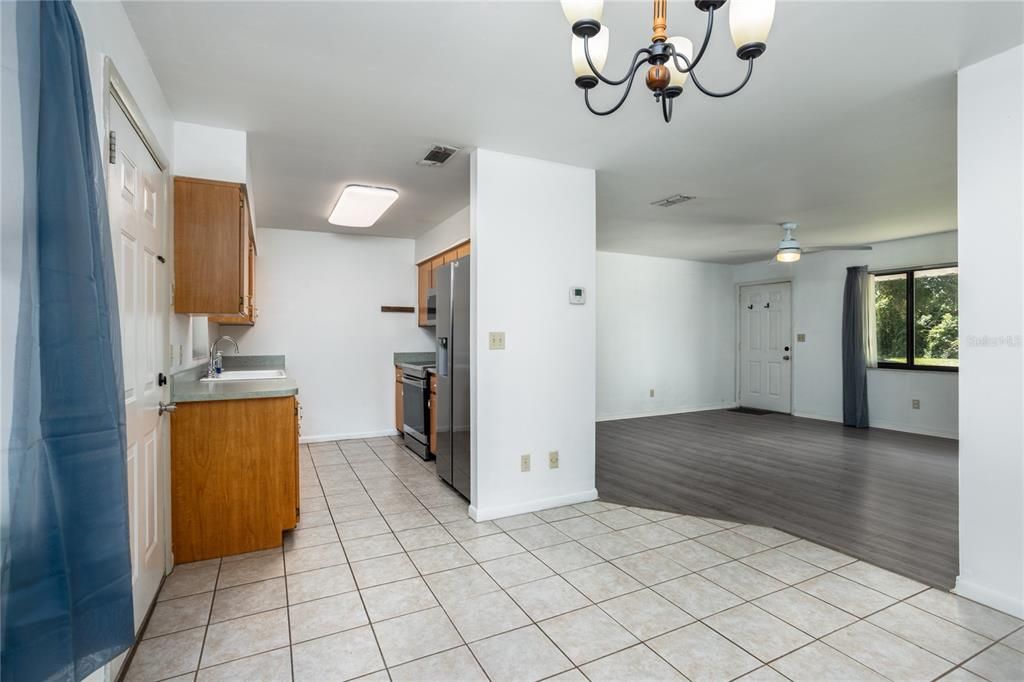 For Sale: $206,000 (3 beds, 1 baths, 1040 Square Feet)