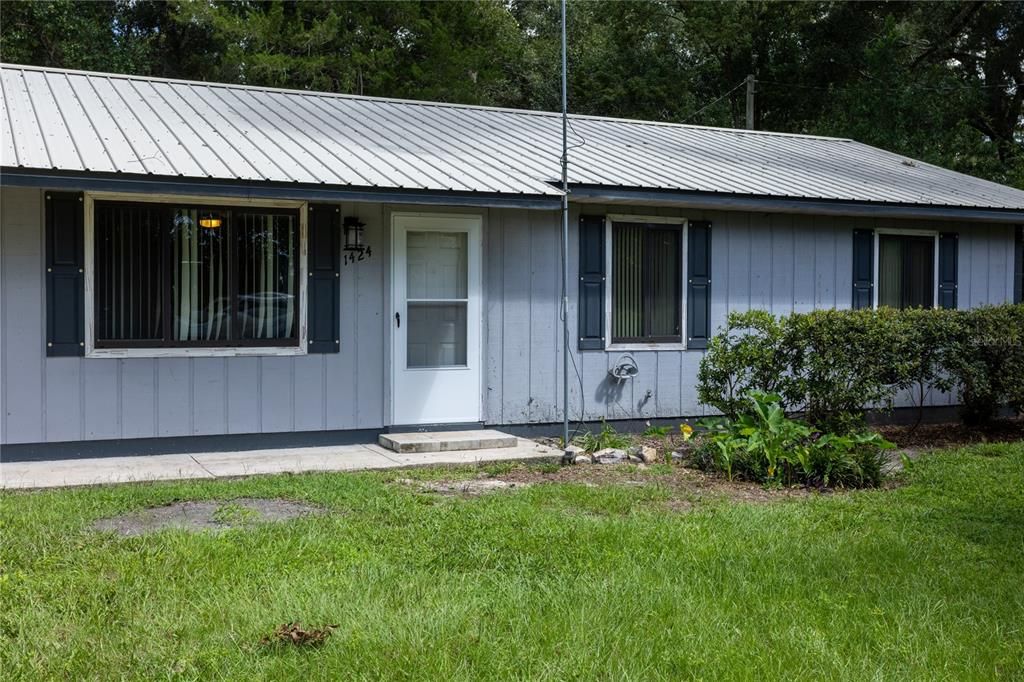 For Sale: $206,000 (3 beds, 1 baths, 1040 Square Feet)