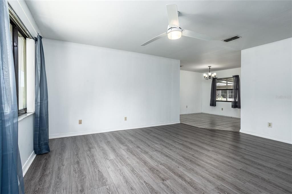 For Sale: $206,000 (3 beds, 1 baths, 1040 Square Feet)