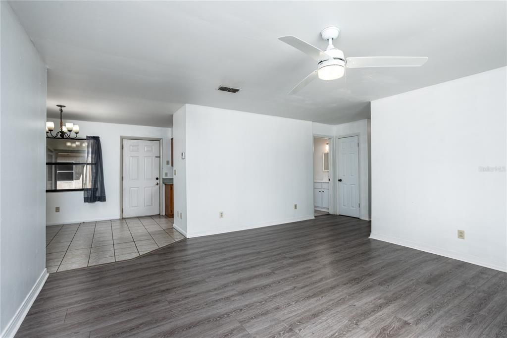 For Sale: $206,000 (3 beds, 1 baths, 1040 Square Feet)