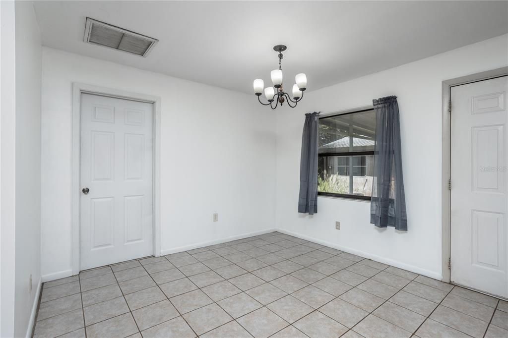 For Sale: $206,000 (3 beds, 1 baths, 1040 Square Feet)