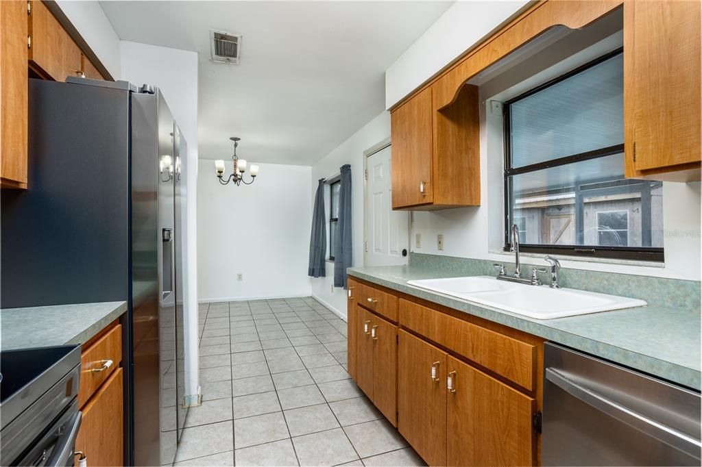 For Sale: $206,000 (3 beds, 1 baths, 1040 Square Feet)