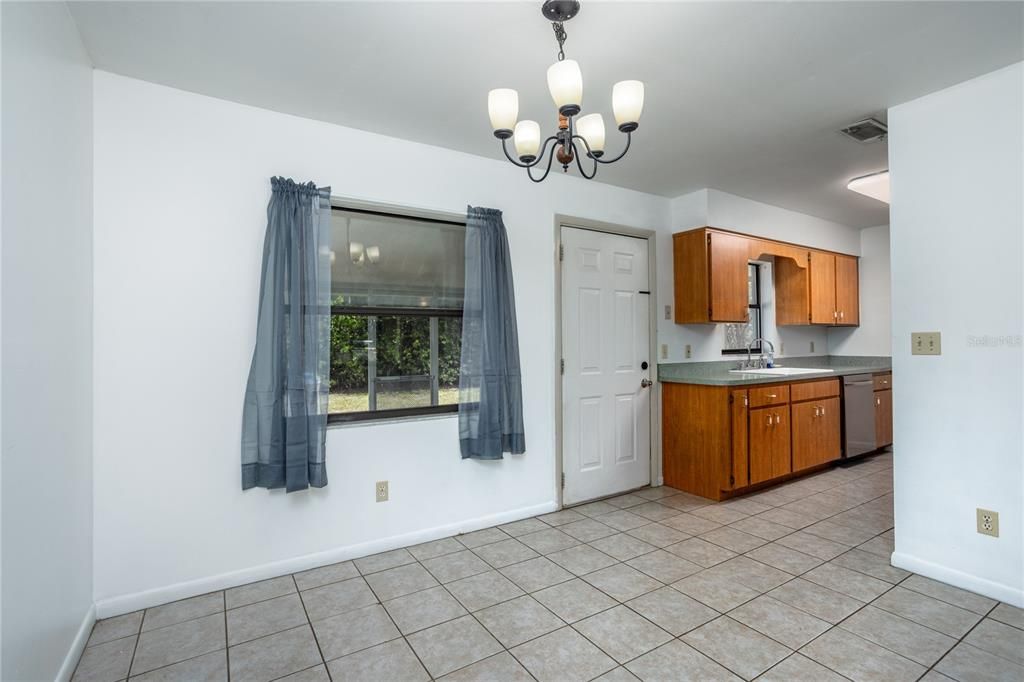 For Sale: $206,000 (3 beds, 1 baths, 1040 Square Feet)