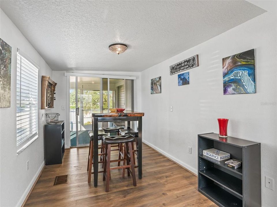 En Venta: $199,900 (2 camas, 2 baños, 1300 Pies cuadrados)