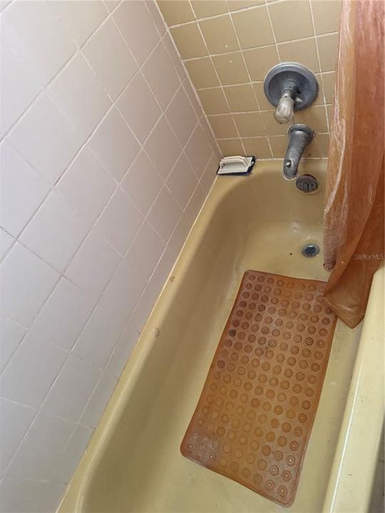For Sale: $169,900 (2 beds, 1 baths, 775 Square Feet)