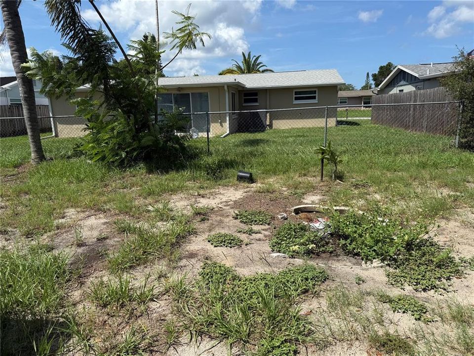 For Sale: $169,900 (2 beds, 1 baths, 775 Square Feet)