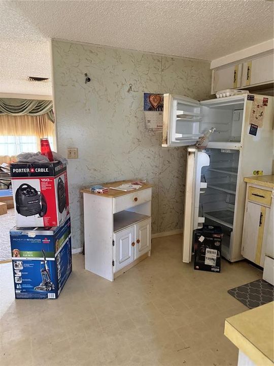 For Sale: $169,900 (2 beds, 1 baths, 775 Square Feet)