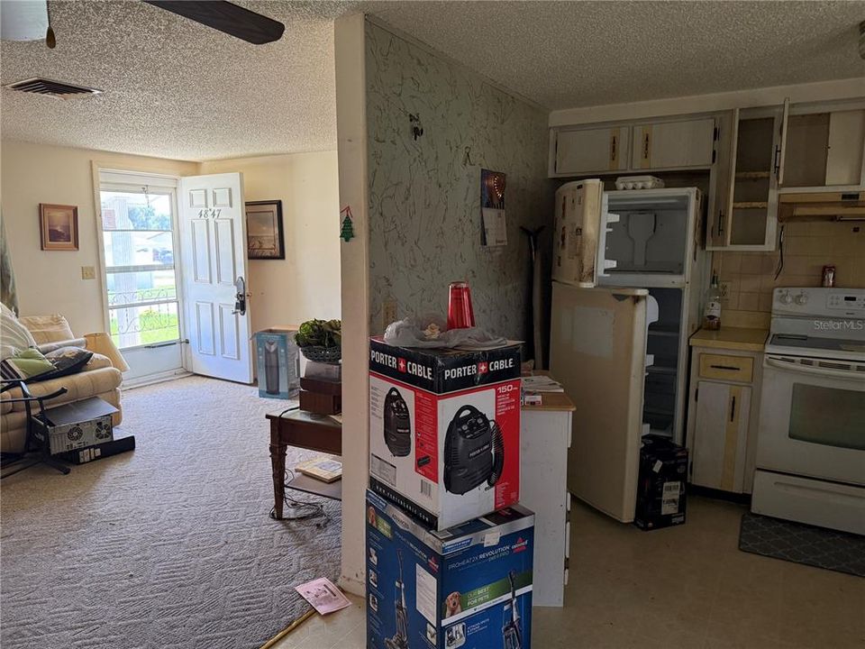 For Sale: $169,900 (2 beds, 1 baths, 775 Square Feet)