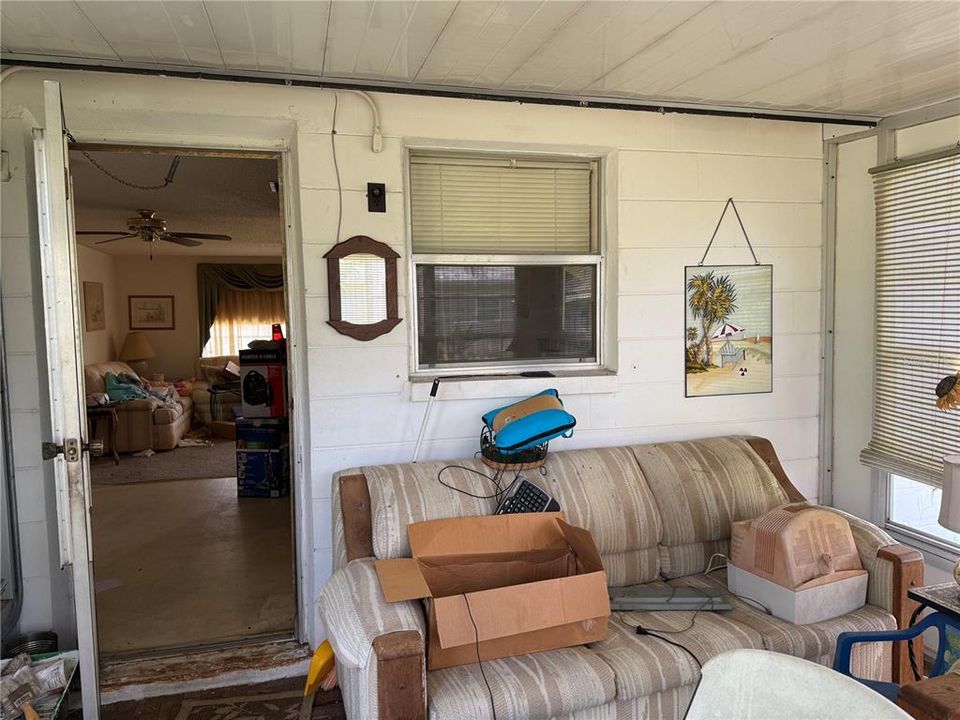 For Sale: $169,900 (2 beds, 1 baths, 775 Square Feet)