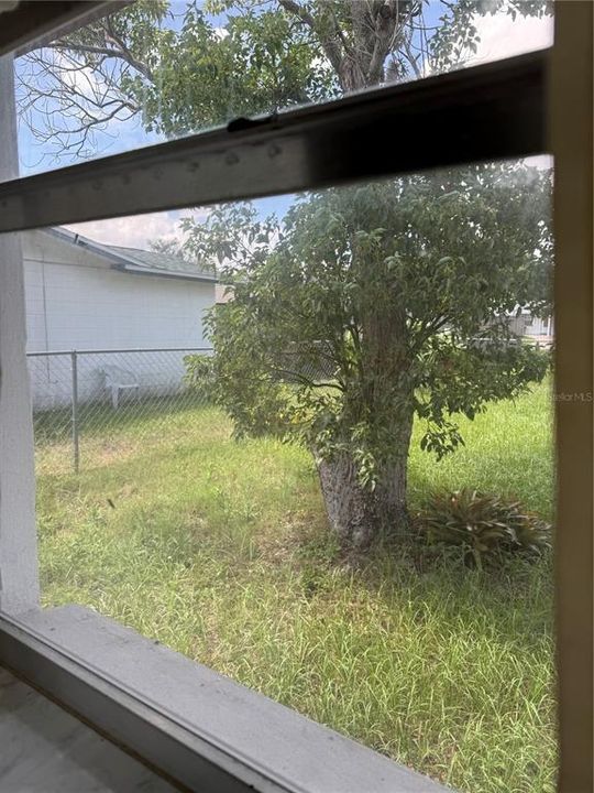 For Sale: $169,900 (2 beds, 1 baths, 775 Square Feet)