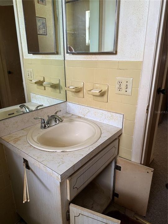 For Sale: $169,900 (2 beds, 1 baths, 775 Square Feet)