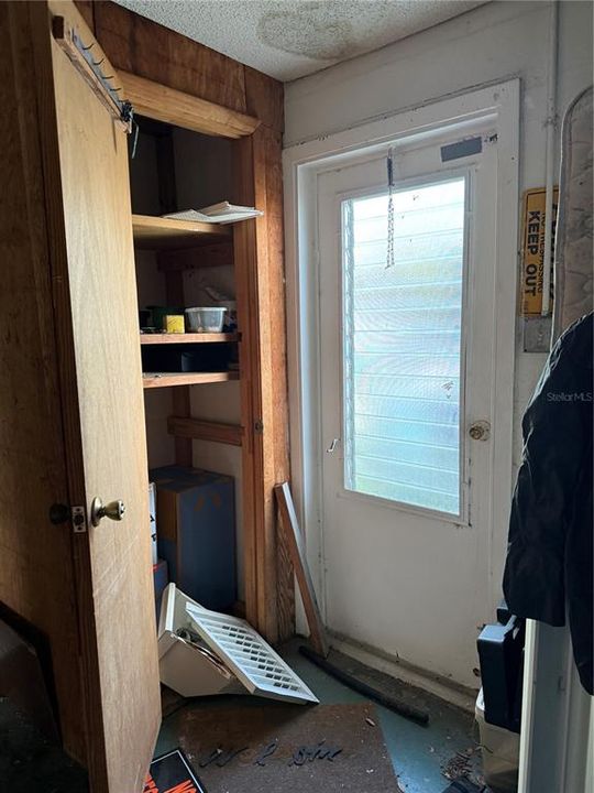 For Sale: $169,900 (2 beds, 1 baths, 775 Square Feet)