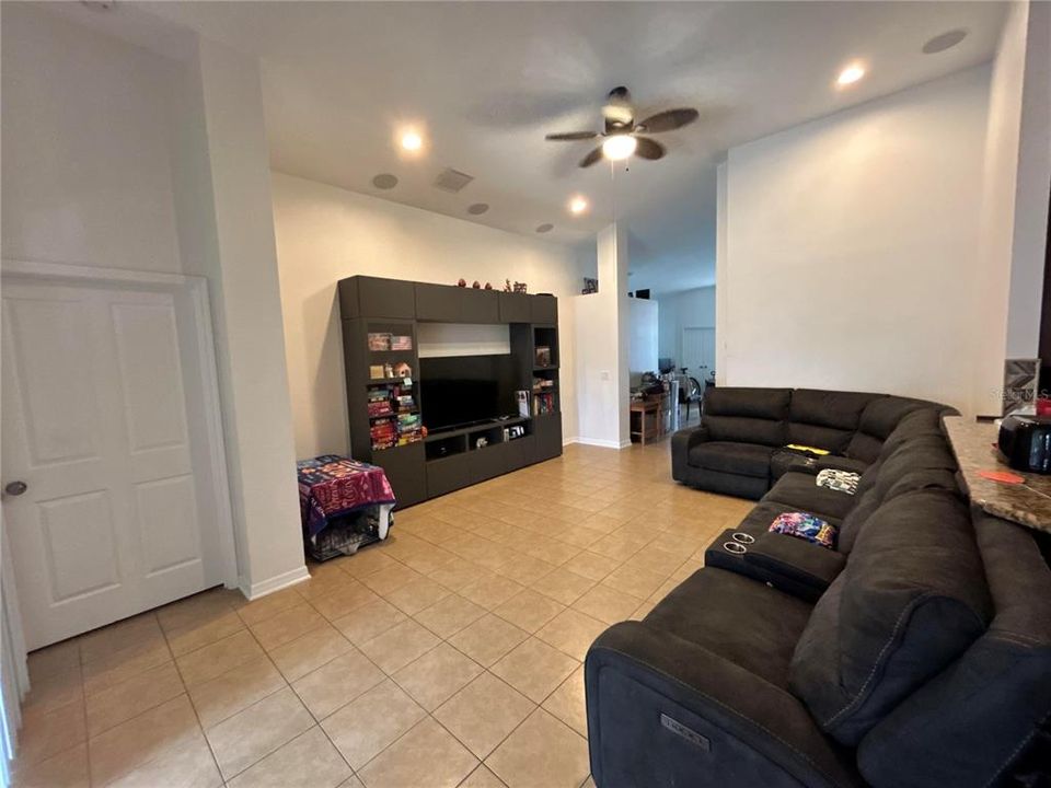 For Sale: $630,000 (6 beds, 4 baths, 3394 Square Feet)