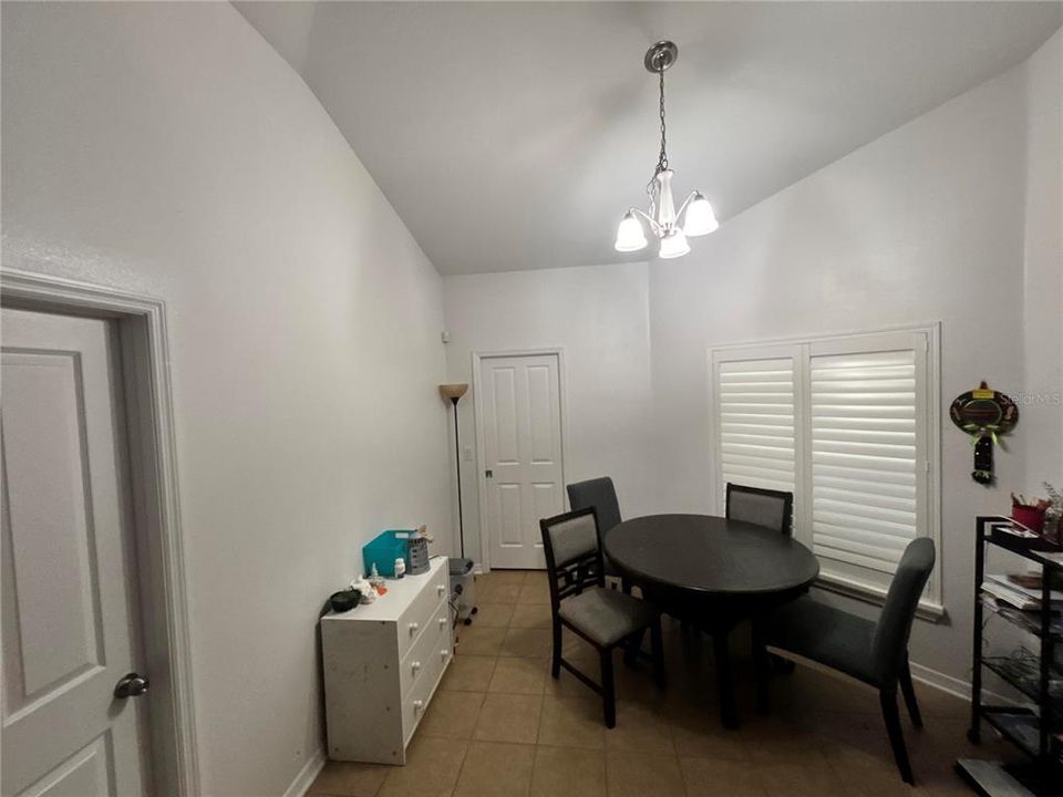 For Sale: $630,000 (6 beds, 4 baths, 3394 Square Feet)