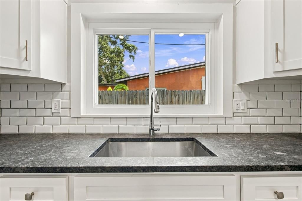 For Sale: $334,900 (3 beds, 1 baths, 1266 Square Feet)
