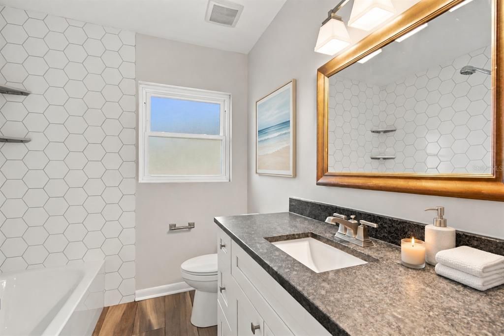 For Sale: $334,900 (3 beds, 1 baths, 1266 Square Feet)