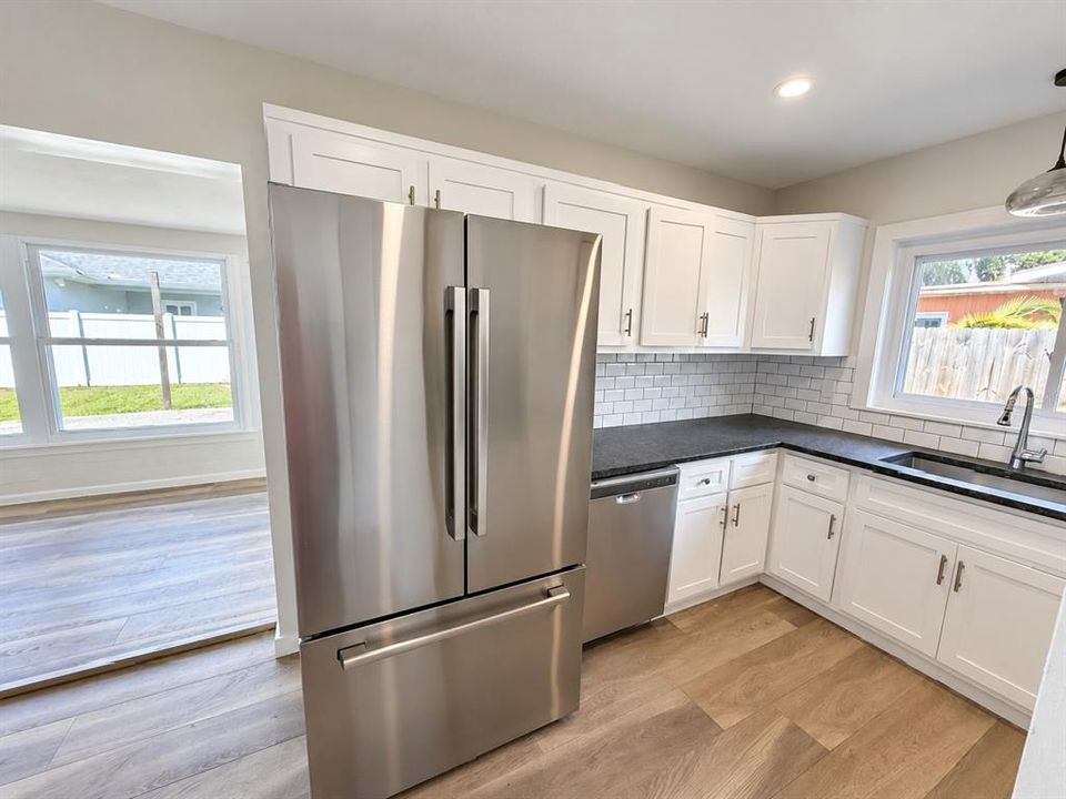 For Sale: $334,900 (3 beds, 1 baths, 1266 Square Feet)