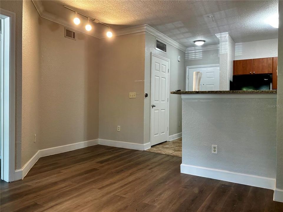 For Rent: $1,480 (1 beds, 1 baths, 685 Square Feet)