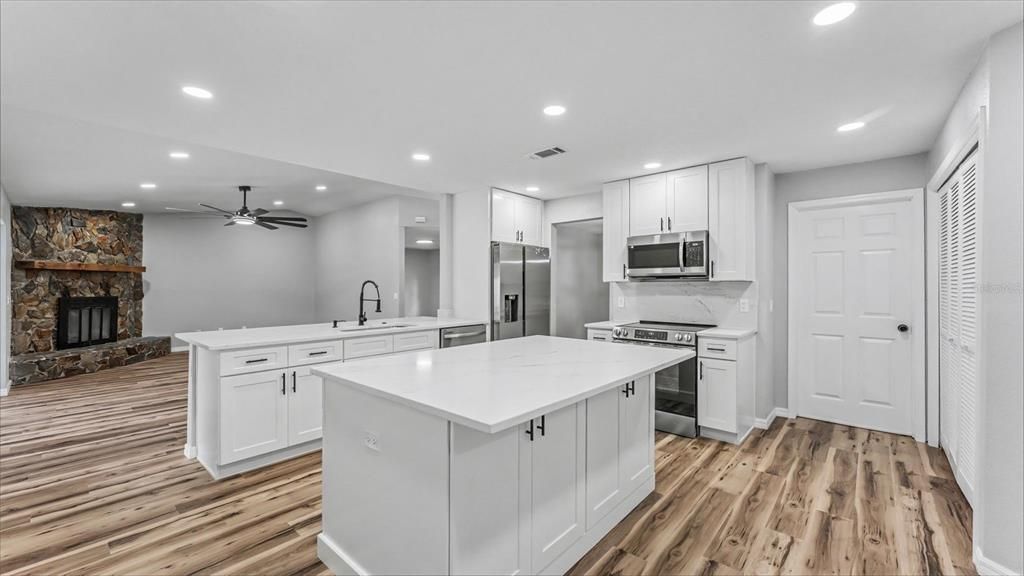 En Venta: $439,000 (4 camas, 2 baños, 2038 Pies cuadrados)