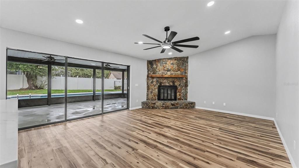 En Venta: $439,000 (4 camas, 2 baños, 2038 Pies cuadrados)
