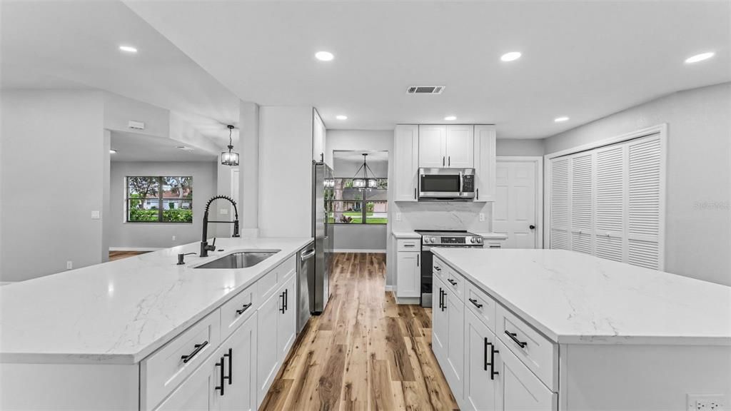 En Venta: $439,000 (4 camas, 2 baños, 2038 Pies cuadrados)