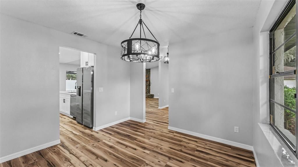 En Venta: $439,000 (4 camas, 2 baños, 2038 Pies cuadrados)
