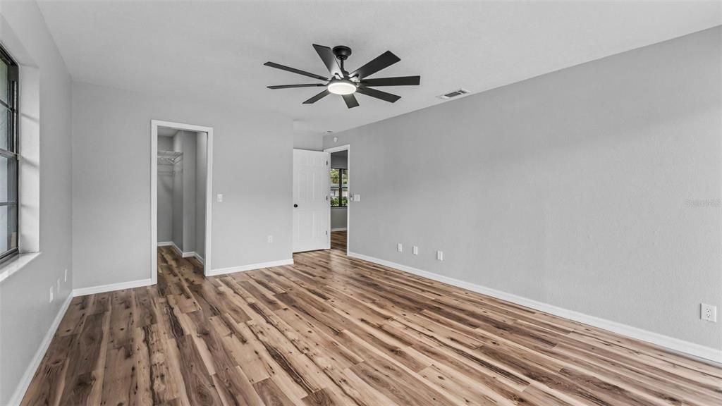 En Venta: $439,000 (4 camas, 2 baños, 2038 Pies cuadrados)