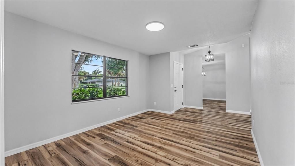 En Venta: $439,000 (4 camas, 2 baños, 2038 Pies cuadrados)