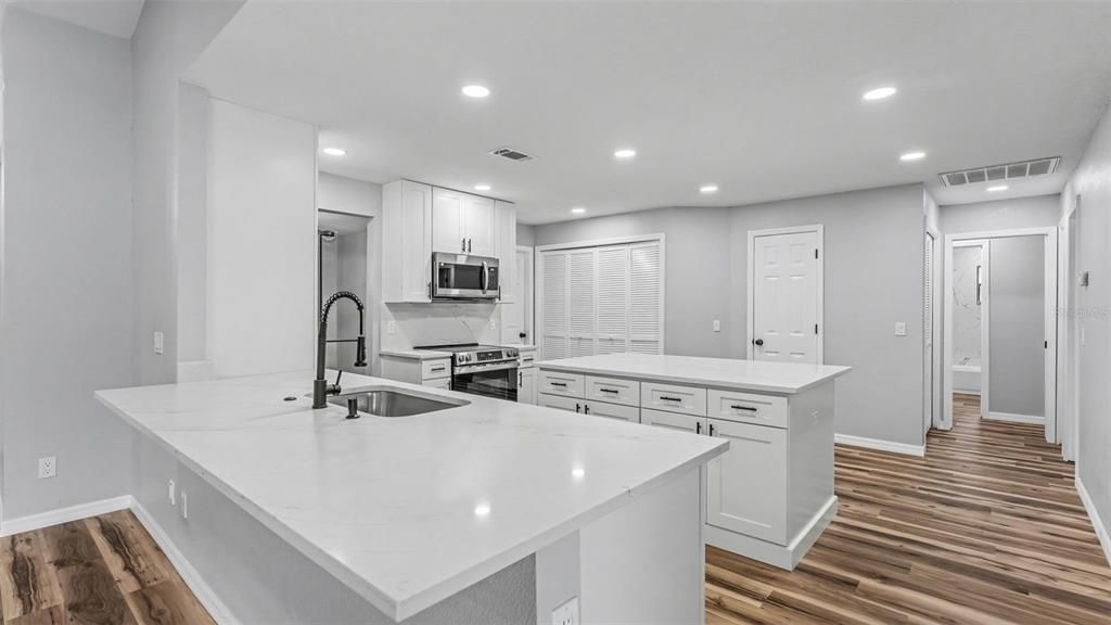 En Venta: $439,000 (4 camas, 2 baños, 2038 Pies cuadrados)
