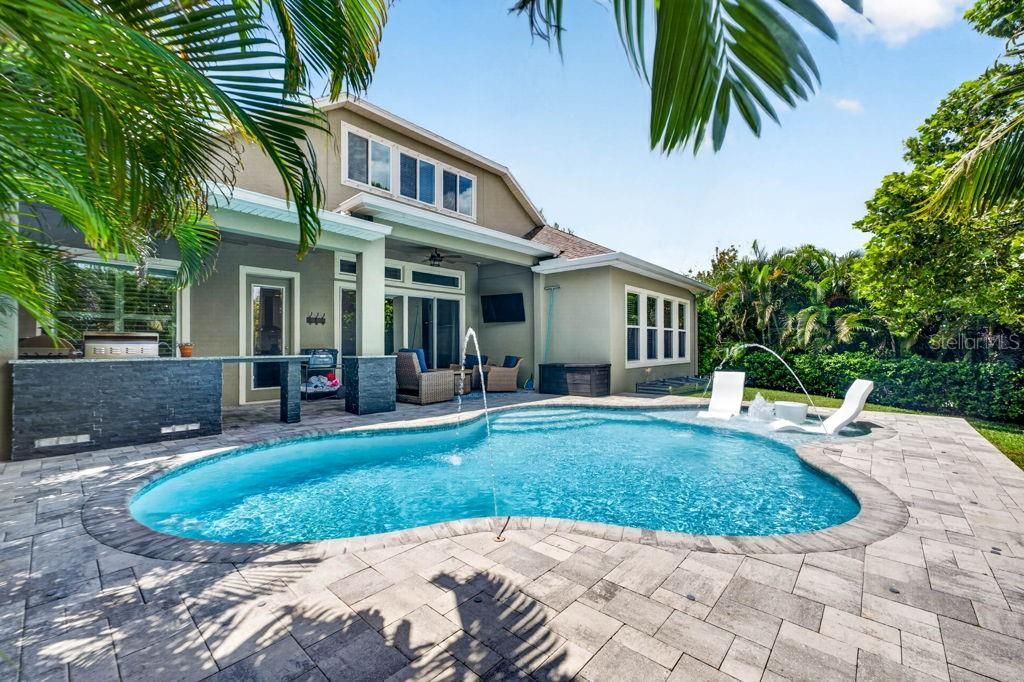 En Venta: $785,000 (4 camas, 3 baños, 3088 Pies cuadrados)