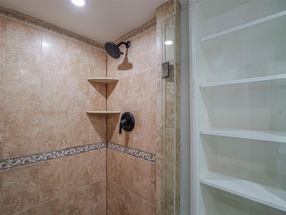 For Rent: $2,150 (2 beds, 2 baths, 1140 Square Feet)