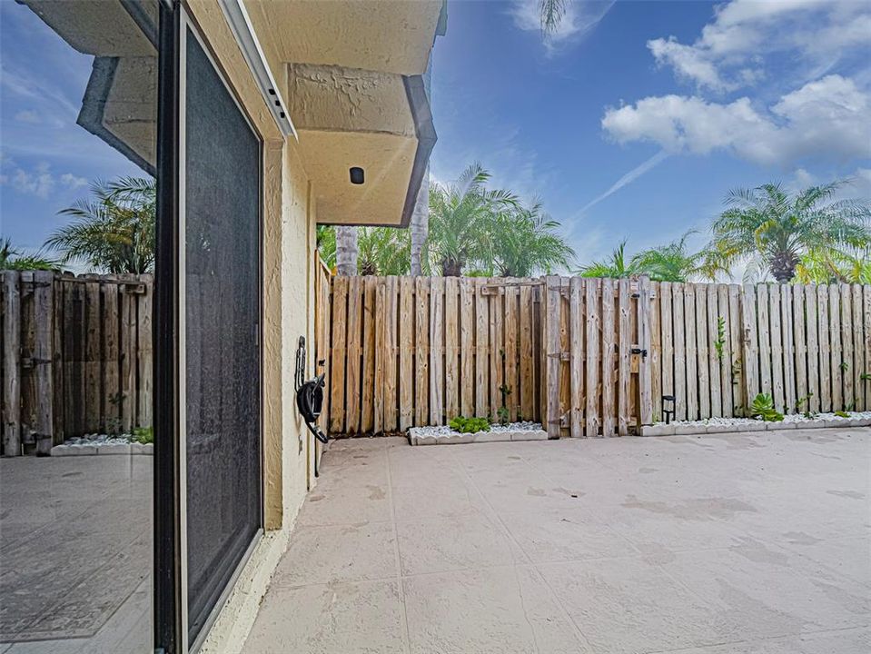 For Rent: $2,150 (2 beds, 2 baths, 1140 Square Feet)