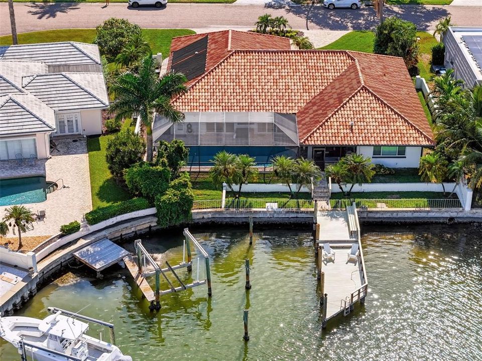 En Venta: $2,400,000 (3 camas, 4 baños, 2800 Pies cuadrados)