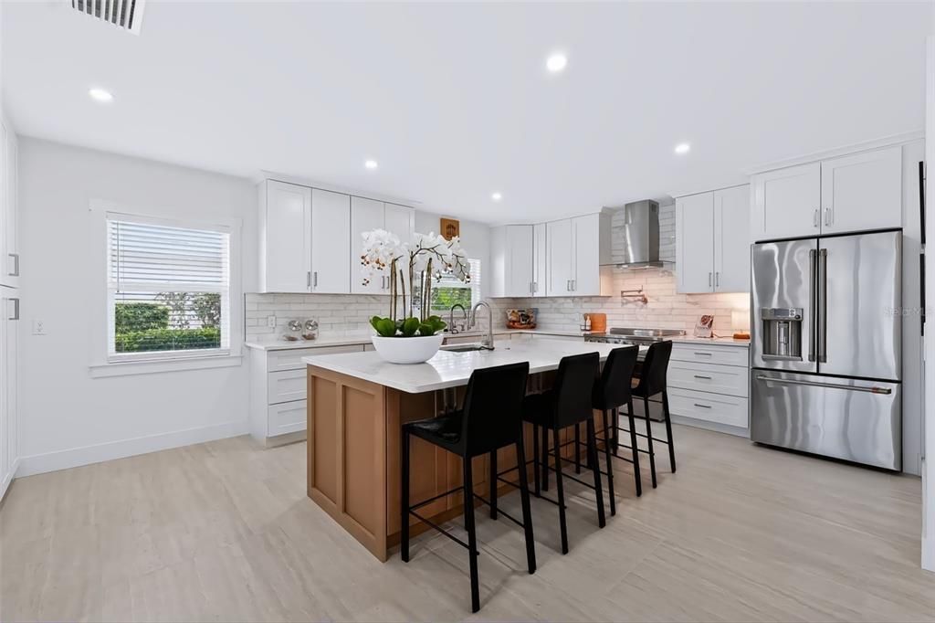 En Venta: $2,400,000 (3 camas, 4 baños, 2800 Pies cuadrados)