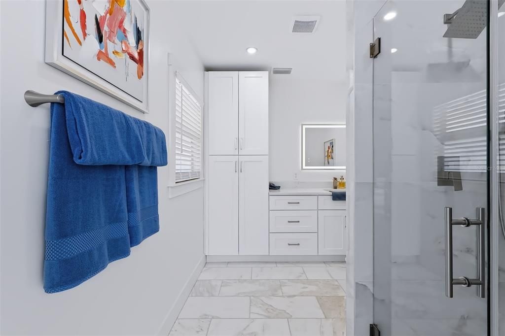 En Venta: $2,400,000 (3 camas, 4 baños, 2800 Pies cuadrados)