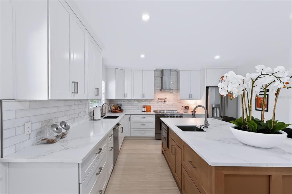 En Venta: $2,400,000 (3 camas, 4 baños, 2800 Pies cuadrados)
